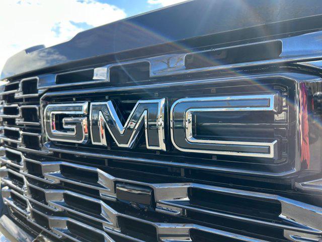 Photo of 2025 White Frost Tricoat GMC Sierra 3500