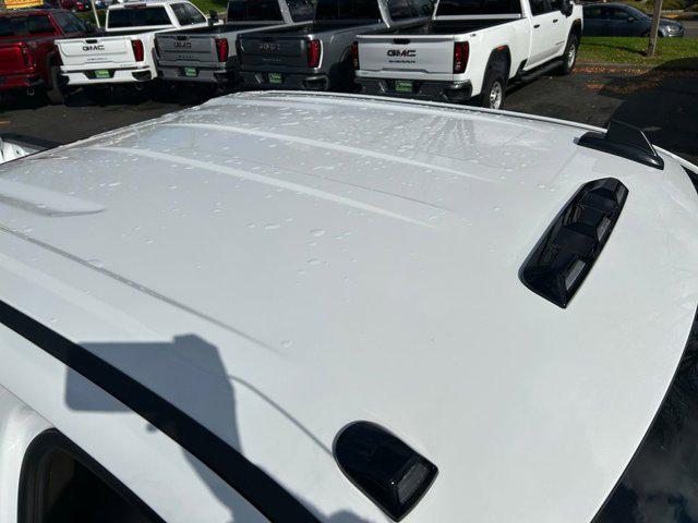 Photo of 2025 Summit White GMC Sierra 3500