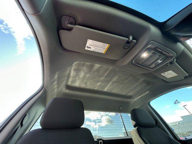 Photo of 2025 Summit White GMC Sierra 1500