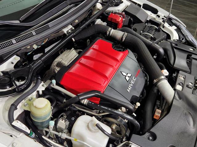 Photo of 2015 White Mitsubishi Lancer Evolution