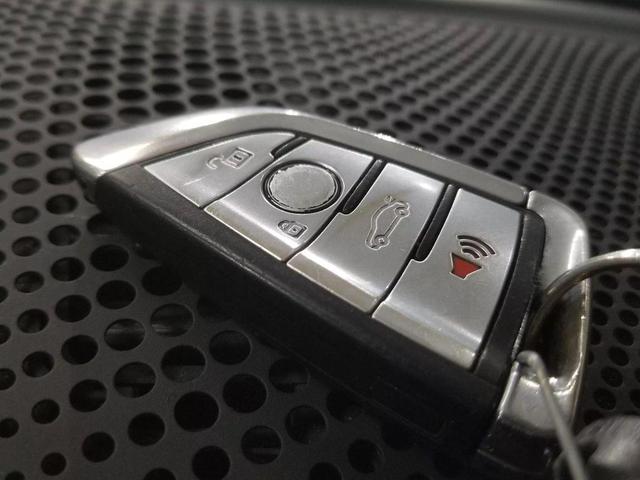 Photo of 2021 MINERAL WHITE METALLIC BMW 750