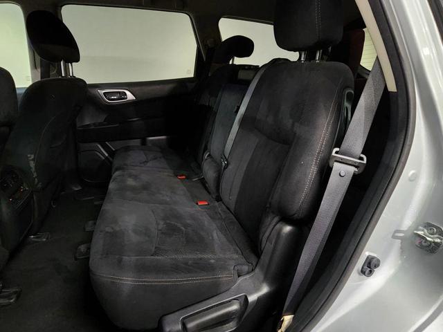 Photo of 2013 Silver Nissan Pathfinder