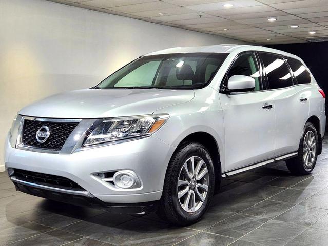 Photo of 2013 Silver Nissan Pathfinder