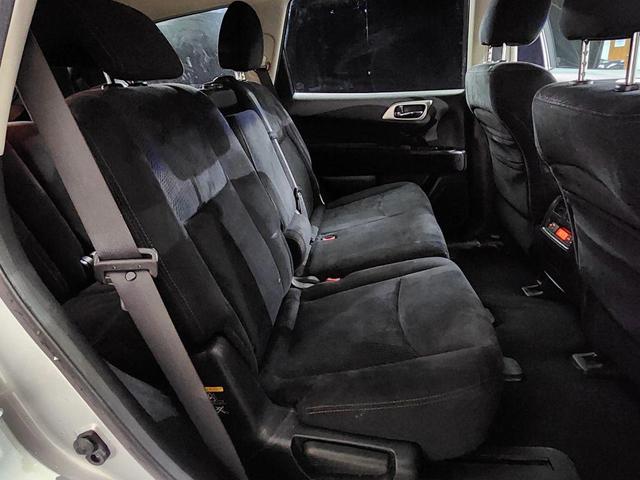 Photo of 2013 Silver Nissan Pathfinder