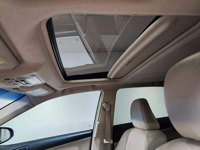Photo of 2012 Red Toyota Camry Hybrid