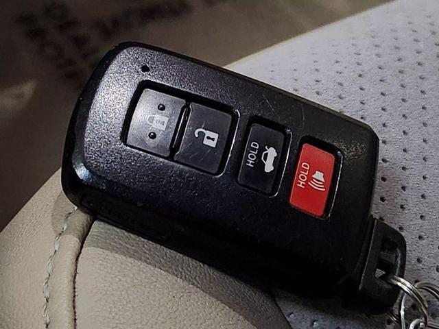 Photo of 2012 Red Toyota Camry Hybrid