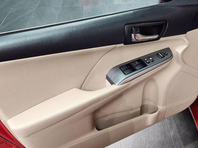 Photo of 2012 Red Toyota Camry Hybrid