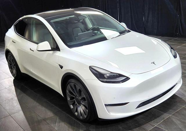 Photo of 2022 White Tesla Model Y