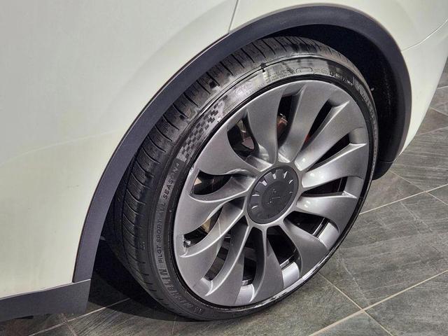 Photo of 2022 White Tesla Model Y