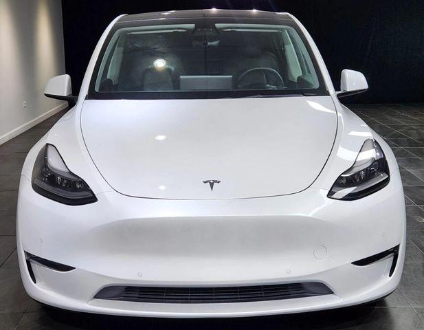 Photo of 2022 White Tesla Model Y