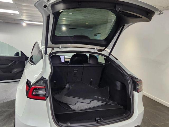 Photo of 2022 White Tesla Model Y
