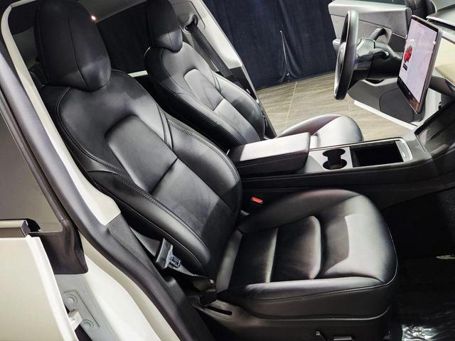 Photo of 2022 White Tesla Model Y