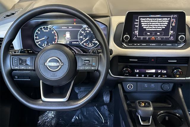Photo of 2023 Pearl White Tricoat Nissan Rogue