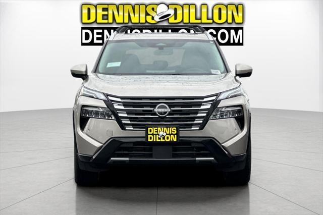 Photo of 2025 Champagne Silver Metallic Nissan Rogue