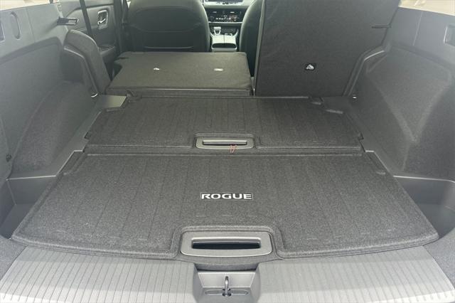 Photo of 2025 Champagne Silver Metallic Nissan Rogue