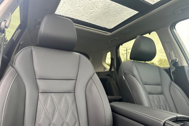 Photo of 2025 Champagne Silver Metallic Nissan Rogue