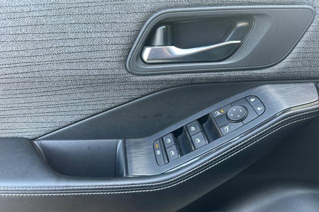 Photo of 2023 Pearl White Tricoat Nissan Rogue