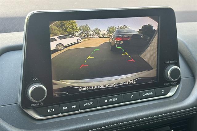Photo of 2023 Pearl White Tricoat Nissan Rogue