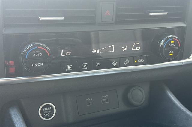 Photo of 2023 Pearl White Tricoat Nissan Rogue