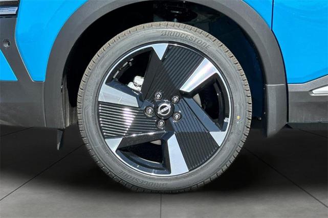 Photo of 2025 Arctic Ice Blue Metallic/Super Black Nissan Kicks