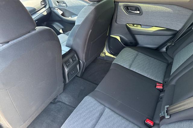 Photo of 2023 Pearl White Tricoat Nissan Rogue