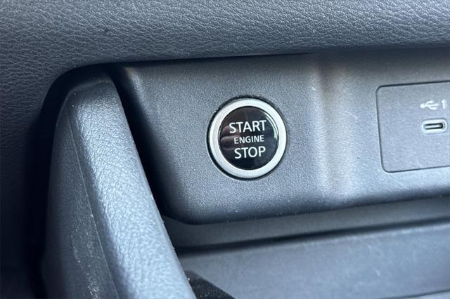 Photo of 2023 Pearl White Tricoat Nissan Rogue