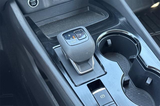 Photo of 2023 Pearl White Tricoat Nissan Rogue