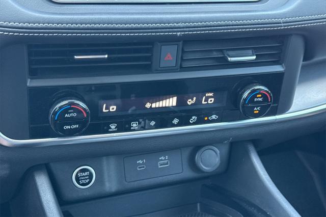 Photo of 2023 Super Black Nissan Rogue