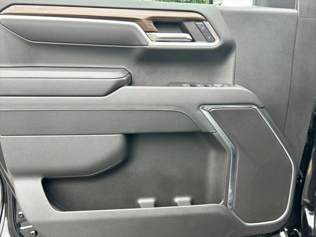 Photo of 2025 Black Chevrolet Silverado 1500