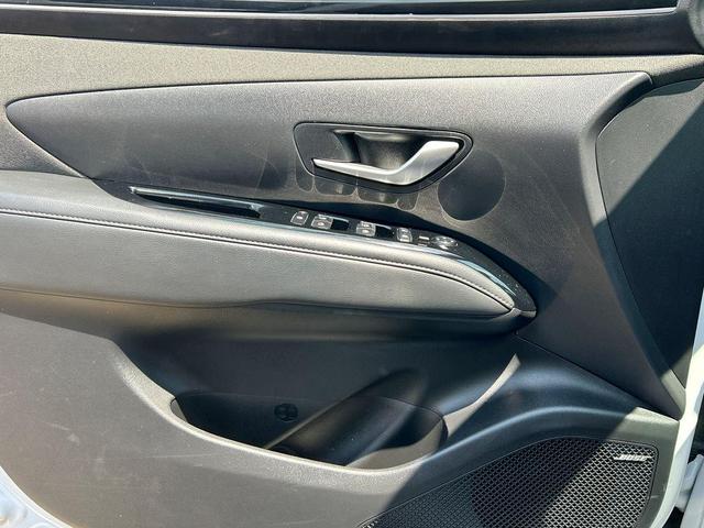 Photo of 2022 Ice White Hyundai SANTA CRUZ