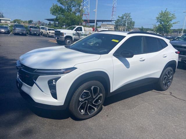 Photo of 2025 Summit White Chevrolet Trax