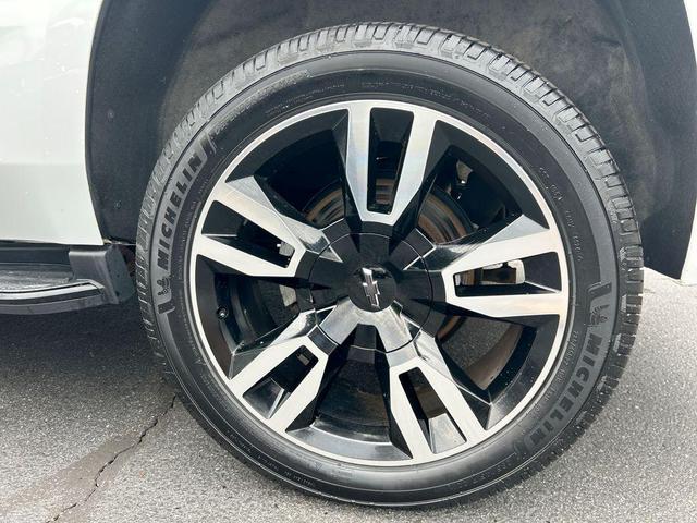Photo of 2019 Summit White Chevrolet Tahoe