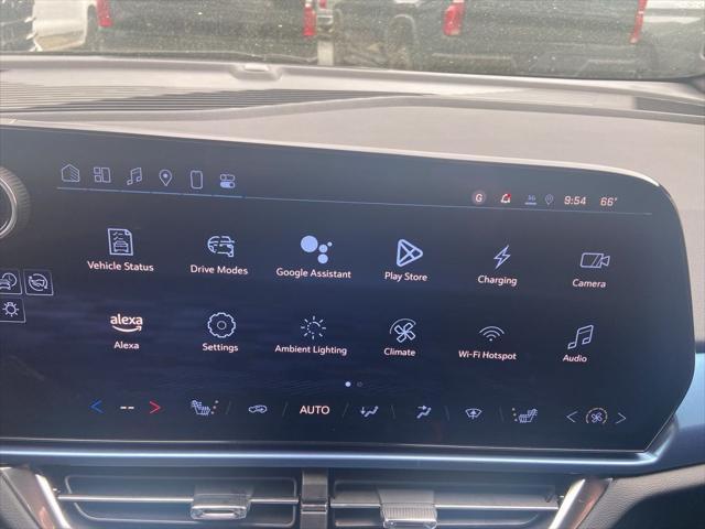 Photo of 2025 Summit White Chevrolet Equinox EV