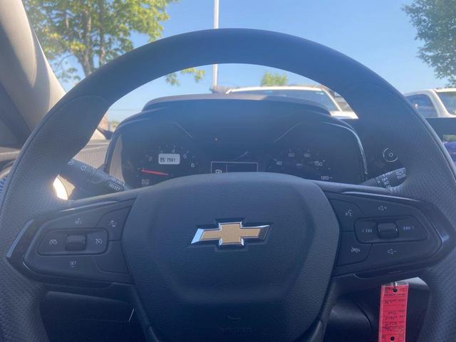 Photo of 2025 Summit White Chevrolet Trax