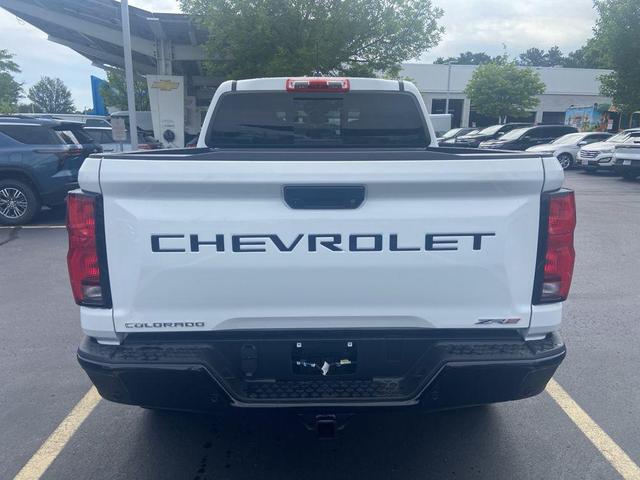 Photo of 2025 Summit White Chevrolet Colorado