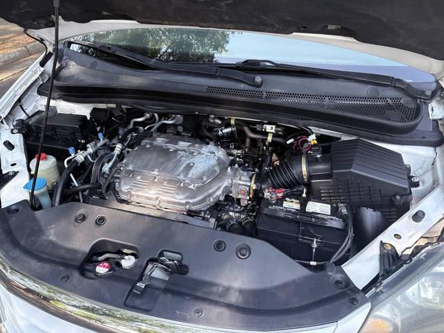 Photo of 2010 White Honda Odyssey