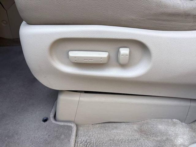 Photo of 2010 White Honda Odyssey