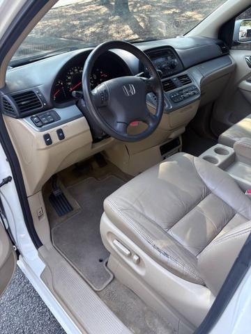 Photo of 2010 White Honda Odyssey