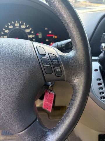 Photo of 2010 White Honda Odyssey