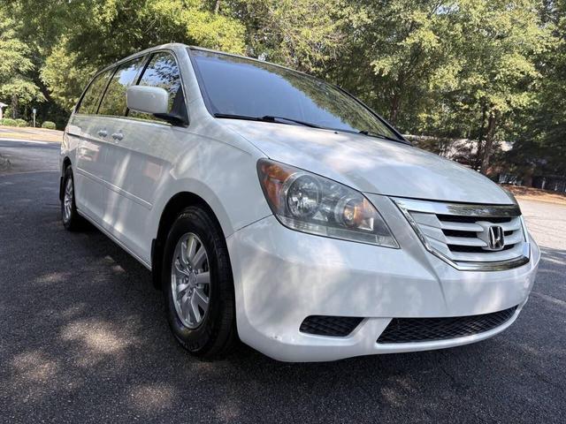 Photo of 2010 White Honda Odyssey