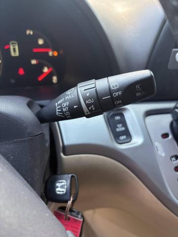 Photo of 2010 White Honda Odyssey