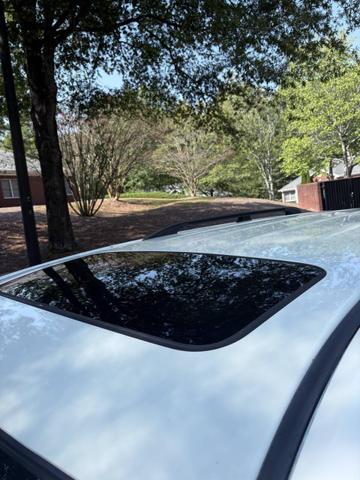 Photo of 2010 White Honda Odyssey