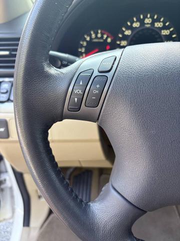 Photo of 2010 White Honda Odyssey