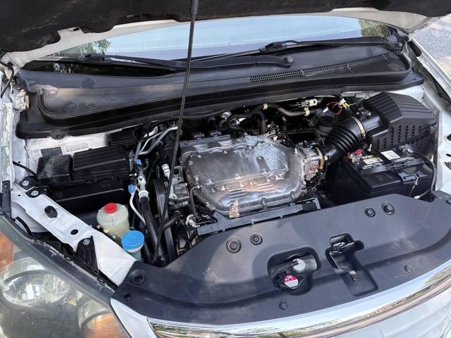 Photo of 2010 White Honda Odyssey