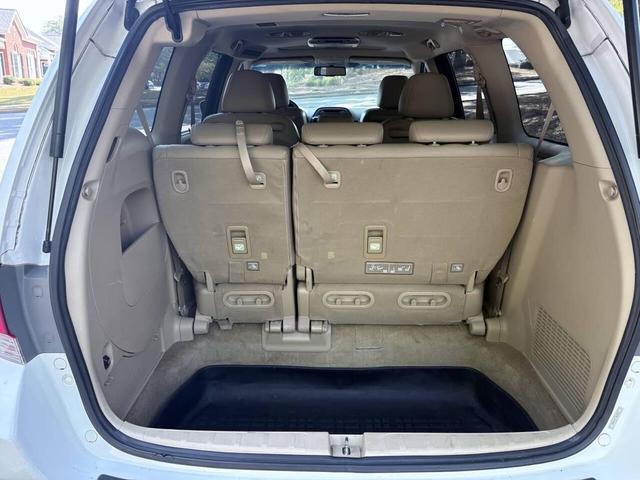 Photo of 2010 White Honda Odyssey