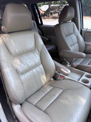 Photo of 2010 White Honda Odyssey