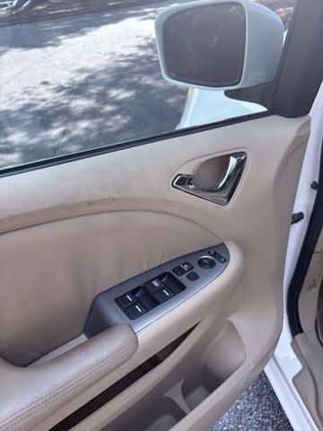 Photo of 2010 White Honda Odyssey