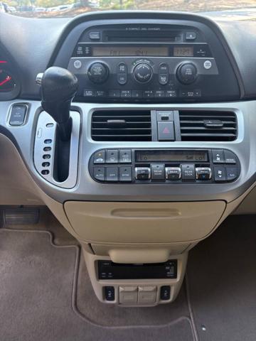 Photo of 2010 White Honda Odyssey