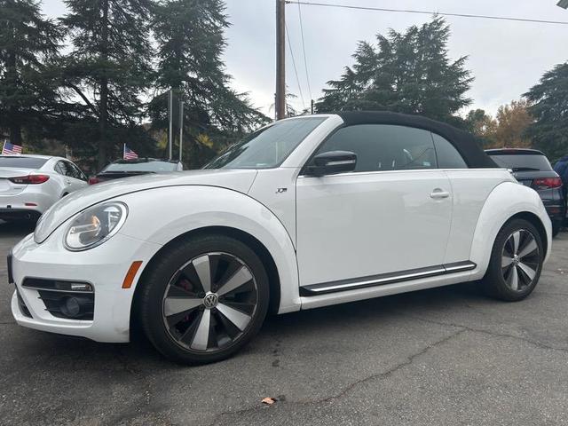 Photo of 2014 White Volkswagen Beetle