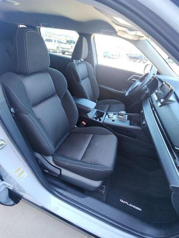 Photo of 2022 Alloy Silver Metallic Mitsubishi Outlander